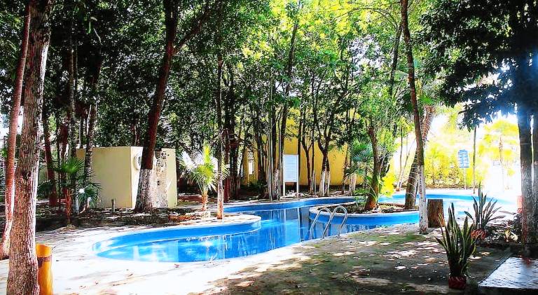 Vacation home with pool, yard & terrace — photo 4