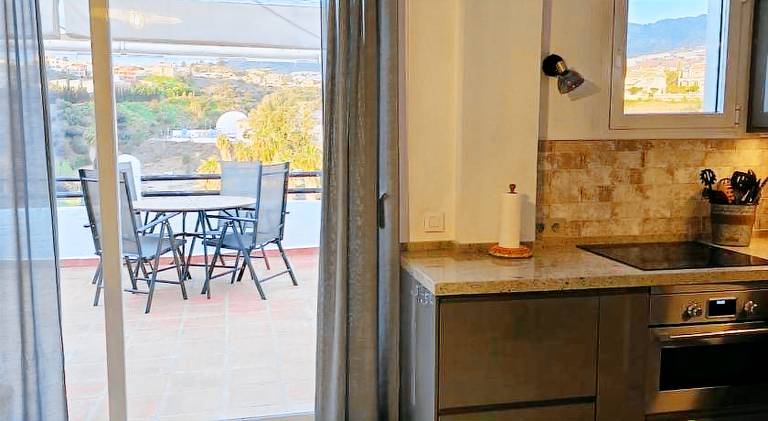 Rental apartment with yard, terrace & grill — photo 3