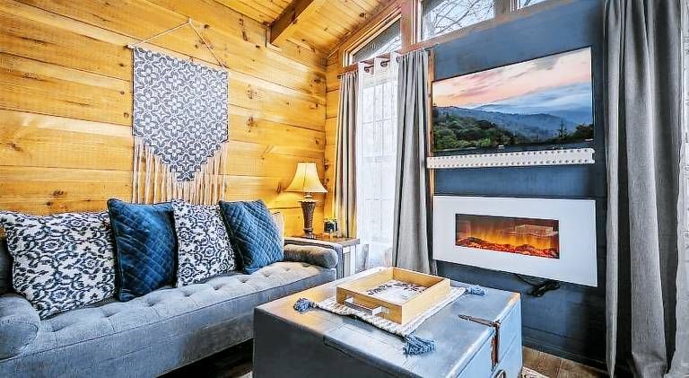 Pleasant vacation home with jacuzzi | Dogs allowed in Sevierville, TN