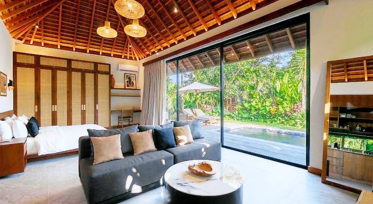 Villa with jacuzzi, patio & sauna — photo 3