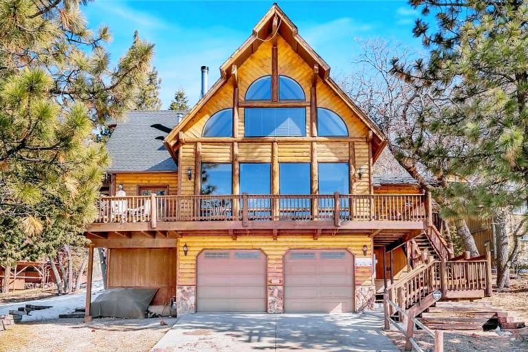 Black Diamond Chalet Big Bear- Hot Tub- Games- Ski Lift Retreat in San Bernardino, CA
