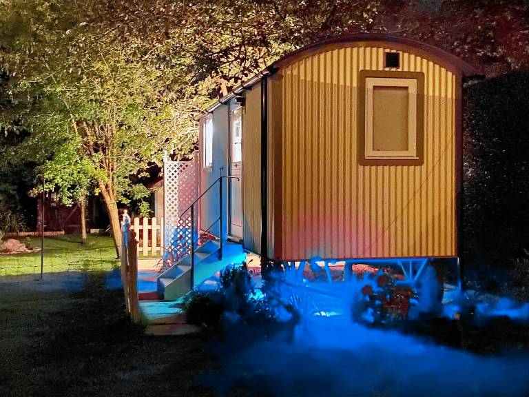 Duck House 1 Bed Shepherds Hut Gower