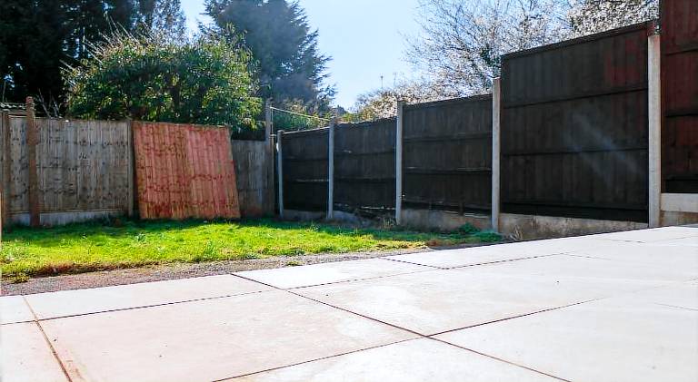 Vacation home with yard — photo 5