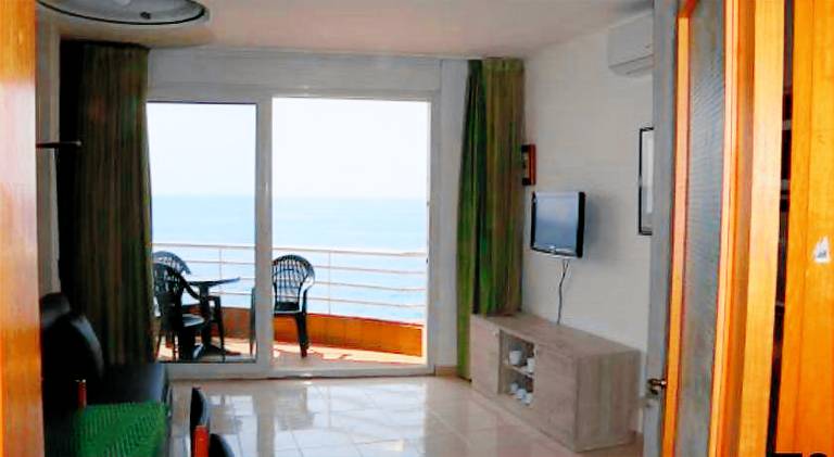 Holiday apartment with patio — photo 4