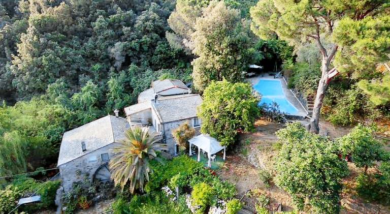 Apartment with pool — photo 4