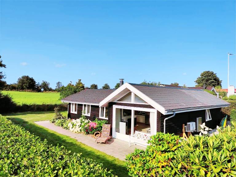 Children-friendly charming vacation home with terrace, garden & BBQ | Next to the beach | Pet-friendly in Vejle