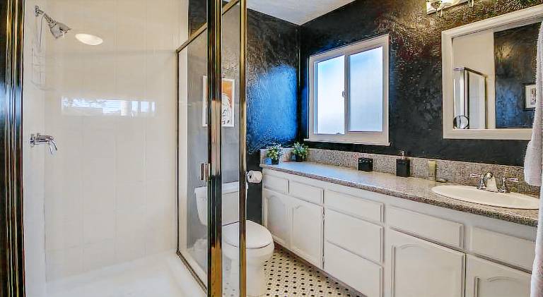 Fully equipped house with barbeque, private pool & hot tub | Pets allowed — photo 2