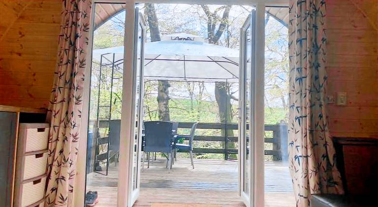 Wonderful bungalow with hot tub & patio | Pet-friendly — photo 4