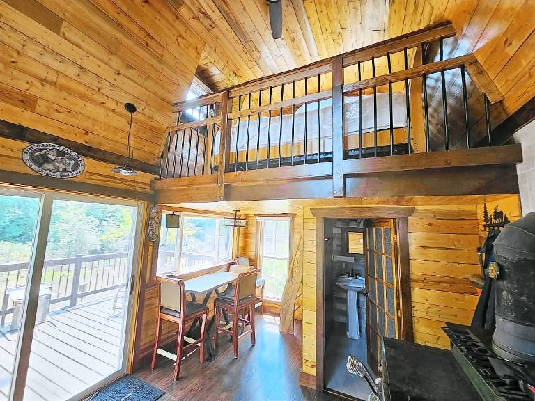 Cabin  Niagara Falls