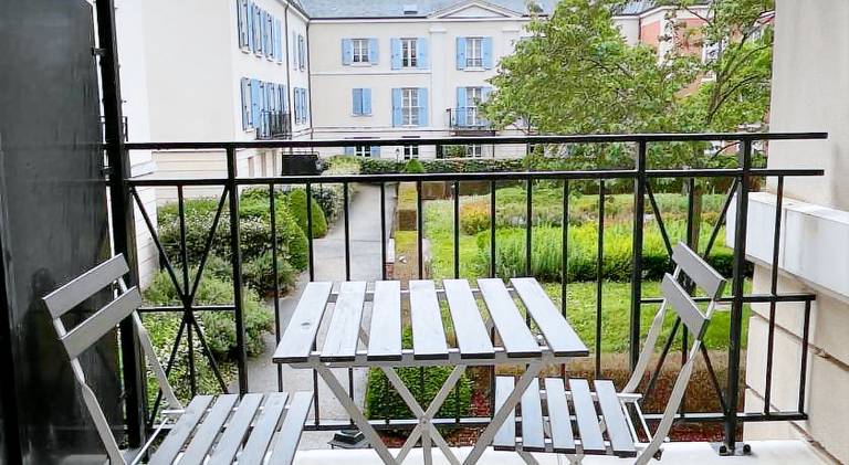 Apartment with patio — photo 5
