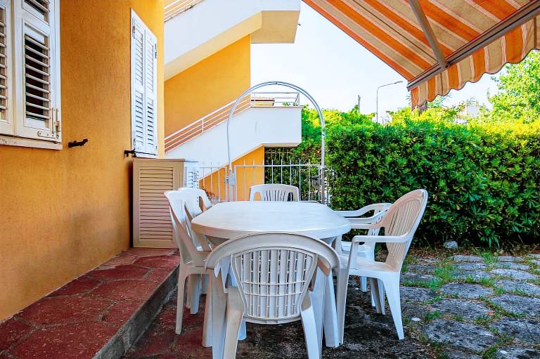 Family-friendly wonderful vacation home with barbeque & yard | Close to the beach | Pets allowed — photo 2
