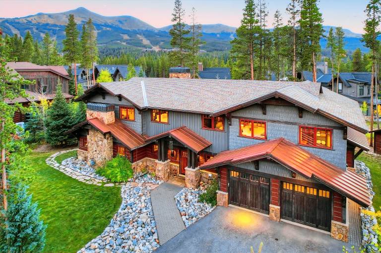 Double Diamond Lodge by the Nordic Ski Trails! Luxury, Views, Foosball, xBox, & Billiards in Breckenridge, CO
