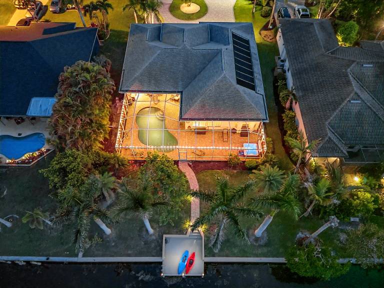 Vacation home with private pool, barbeque & jacuzzi — photo 5