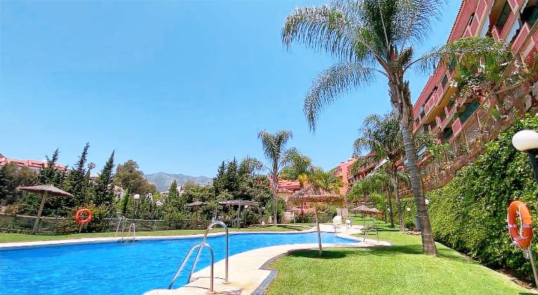 Apartment with private pool, patio & garden — photo 4
