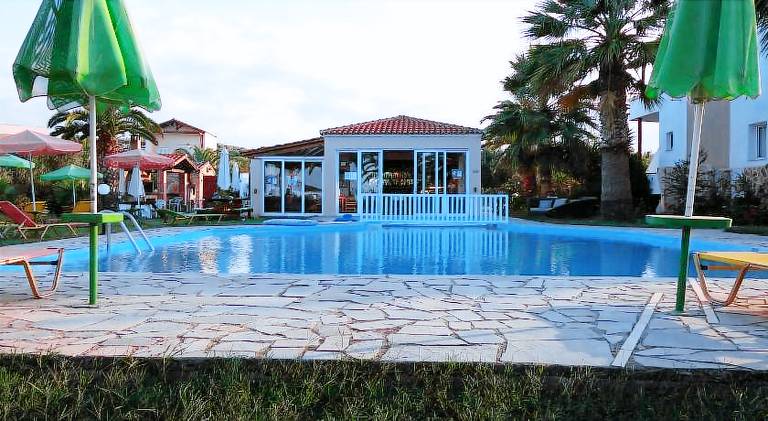 Nice apartment with pool, terrace & garden | Pet-friendly in Platanias