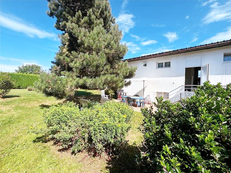 Gite with barbeque & patio — photo 5