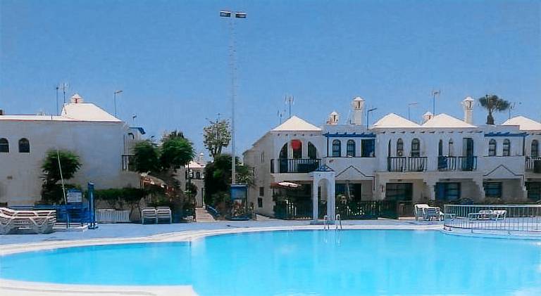 Holiday apartment with terrace & pool in San Bartolomé de Tirajana