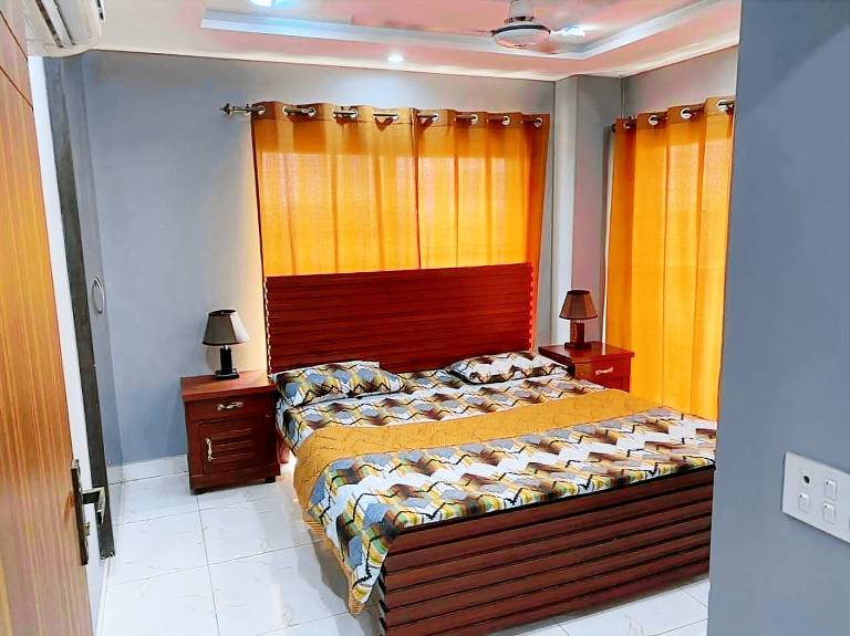 Apartment with yard | Suitable for remote work in Lahore