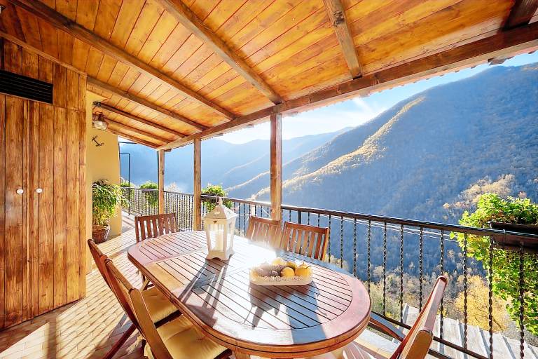 Fully equipped farm with terrace, BBQ & fast internet | River view | Pets are welcome in Savona