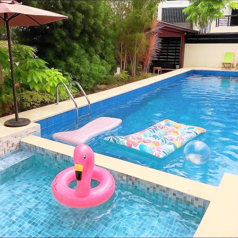Vacation home with barbeque, pool & yard in Pasay