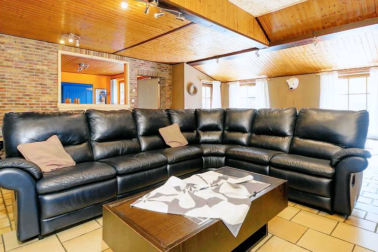 Vacation home with yard, barbecue & pool | Sea view — photo 2