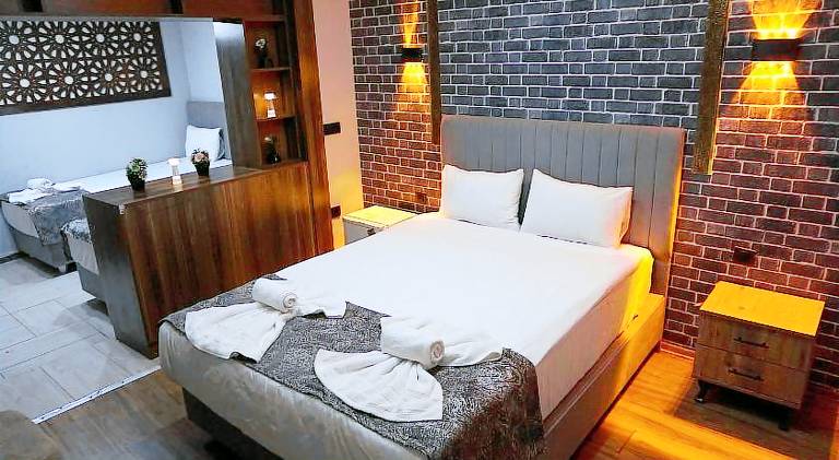 Serviced apartment with patio — photo 2