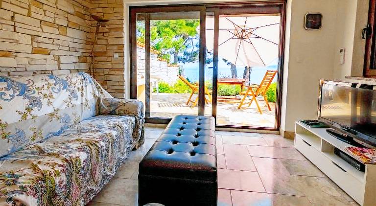 House with barbecue & terrace — photo 2
