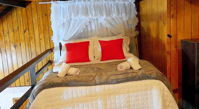 Lodge with terrace & yard | Pets are welcome — photo 2