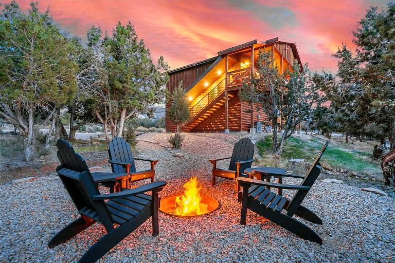 Painted Cliffs Zion & Bryce Hot Tub Fire Pit