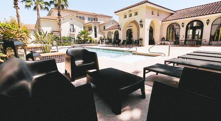 Apartment with pool | Pets are welcome — photo 3