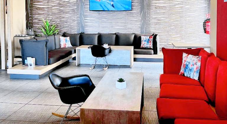 Serviced apartment with patio — photo 2