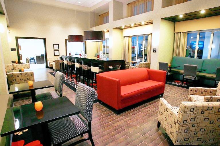 Hampton Inn & Suites by Hilton Red Deer — photo 5