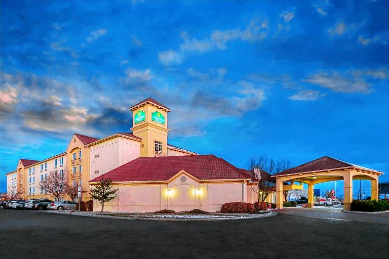 La Quinta Inn & Suites by Wyndham Pueblo — photo 5