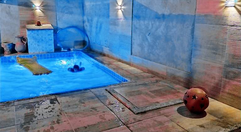 House with pool — photo 3