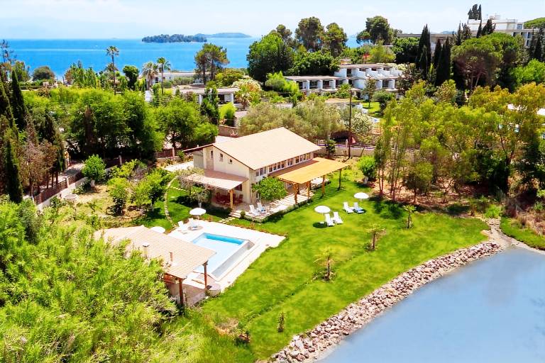 Sea Front Cottage – Beachfront Retreat with Balcony and Wi-Fi in Corfu