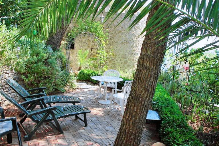 Pleasant vacation home with terrace & yard | Pet-friendly — photo 3