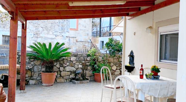 Fully equipped nice house with barbecue, patio & garden | Dogs allowed in Heraklion