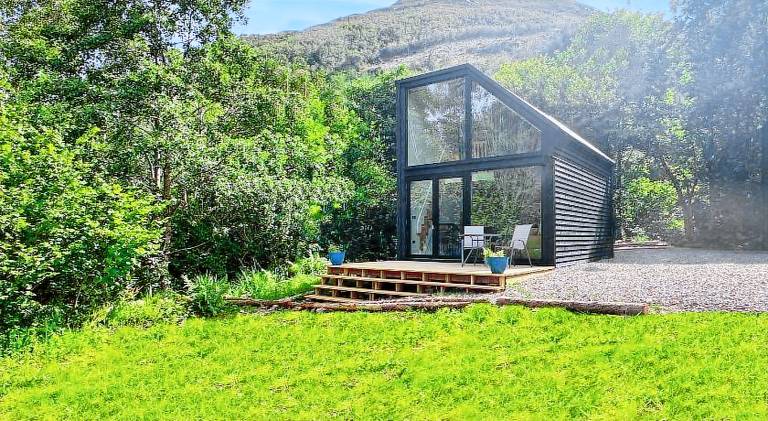 Chalet with jacuzzi & yard — photo 5