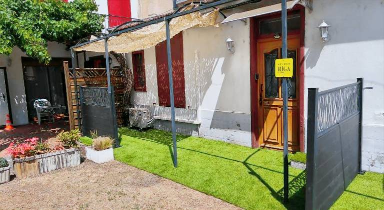 Apartment with patio in Foix