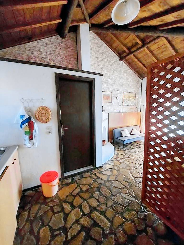 House with patio — photo 4