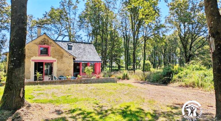 House with 2 rooms for 4 persons in Mayenne