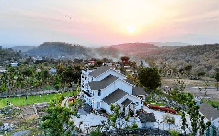 Villa with garden & barbecue | Suitable for remote work in Vikasnagar