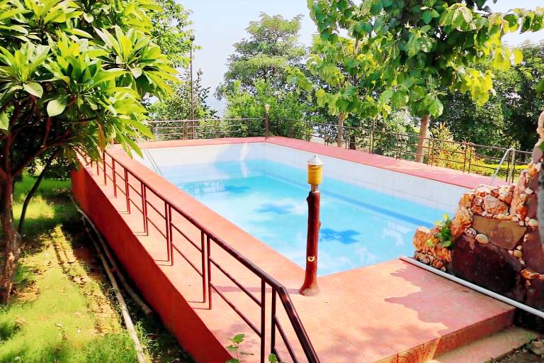 Villa with grill, yard & pool | Good for workation — photo 3