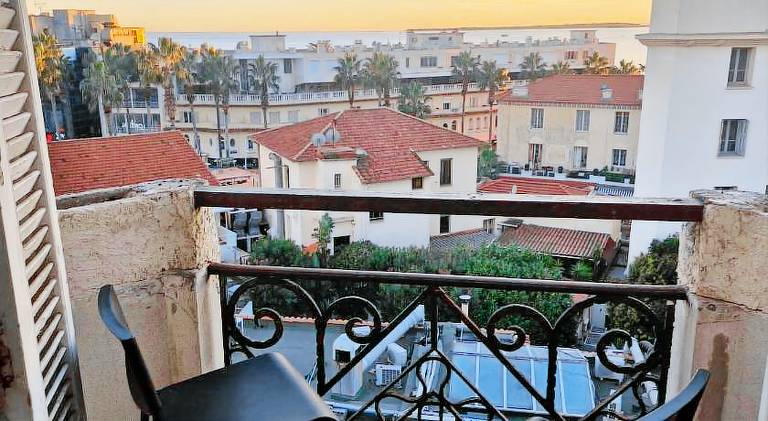 Holiday apartment with terrace | Beach nearby | Pet-friendly in Antibes