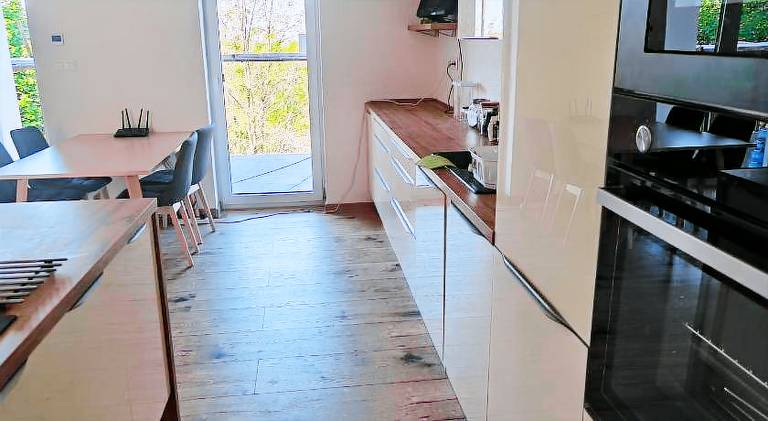 Rental apartment with yard & patio — photo 2
