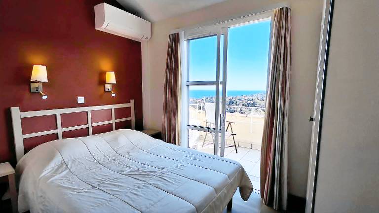 Holiday apartment with patio & hot tub — photo 5