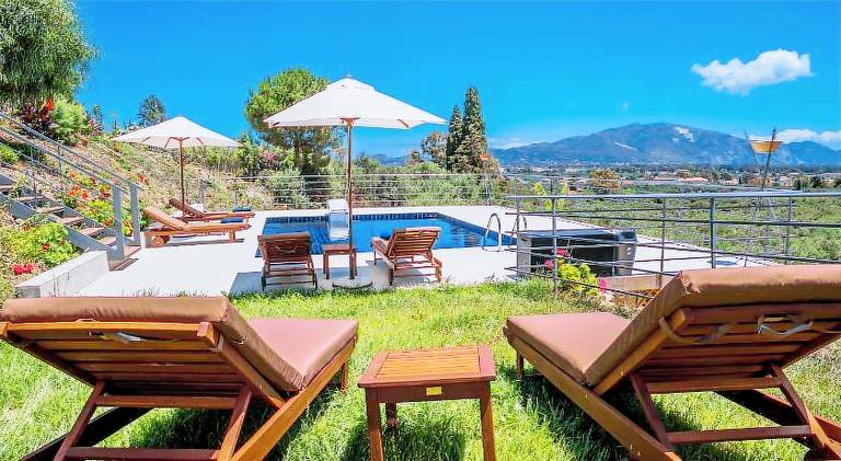 Lovely villa with patio, private pool & jacuzzi | Good for workation | Pets allowed — photo 3