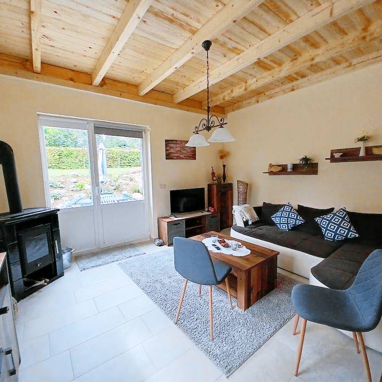 Vacation home with yard, patio & BBQ — photo 2
