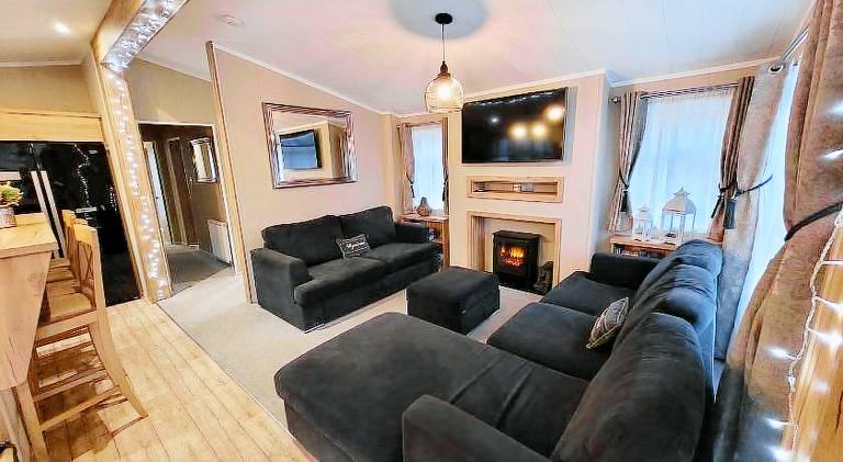LUXURY PEACEFUL LODGE on edge of New Forest and 800m from sea ENTERTAINMENT and LEISURE PASSES INCLU — photo 2
