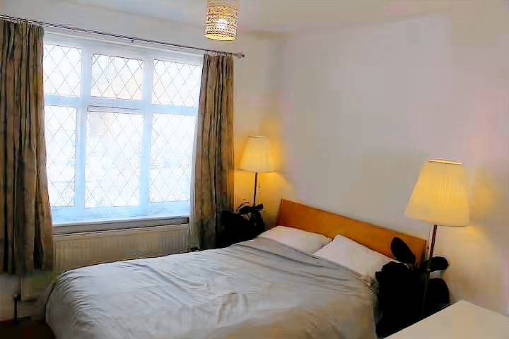 Apartment Sleeps 2 with Parking